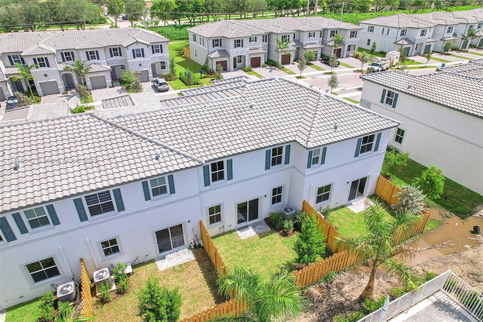 SUNSET TRAILS - Residential Lease