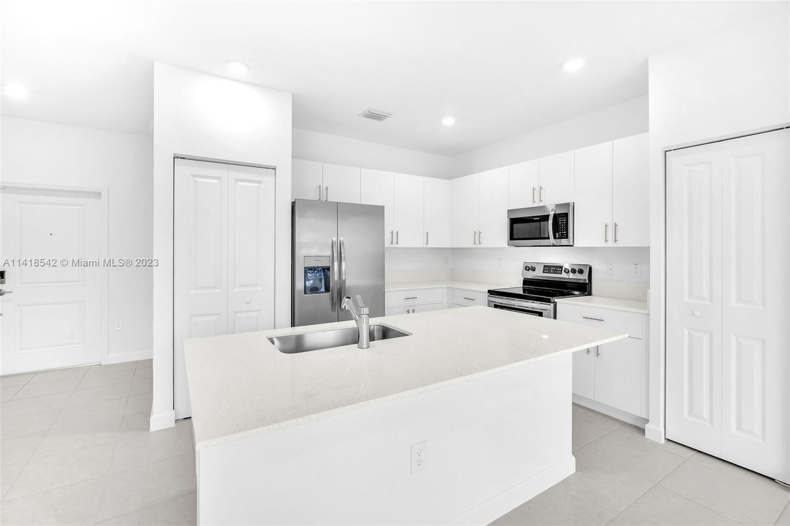 SUNSET TRAILS - Residential Lease