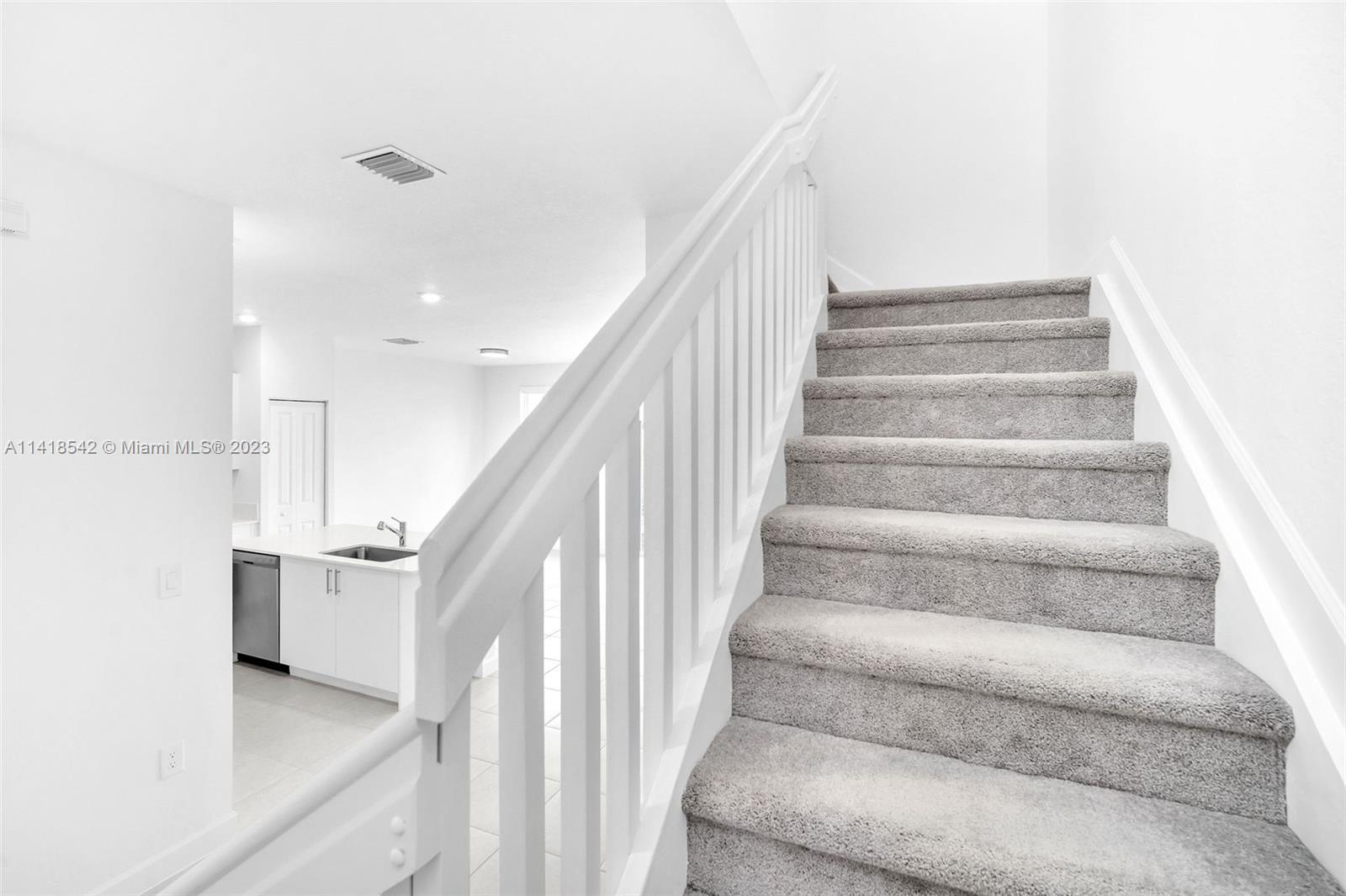 SUNSET TRAILS - Residential Lease