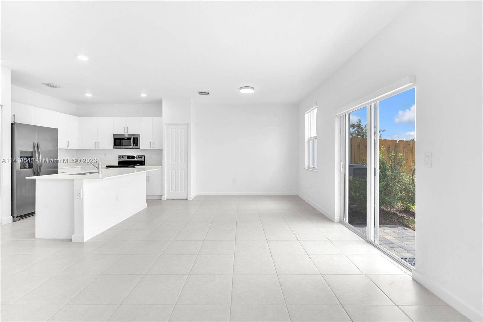 SUNSET TRAILS - Residential Lease