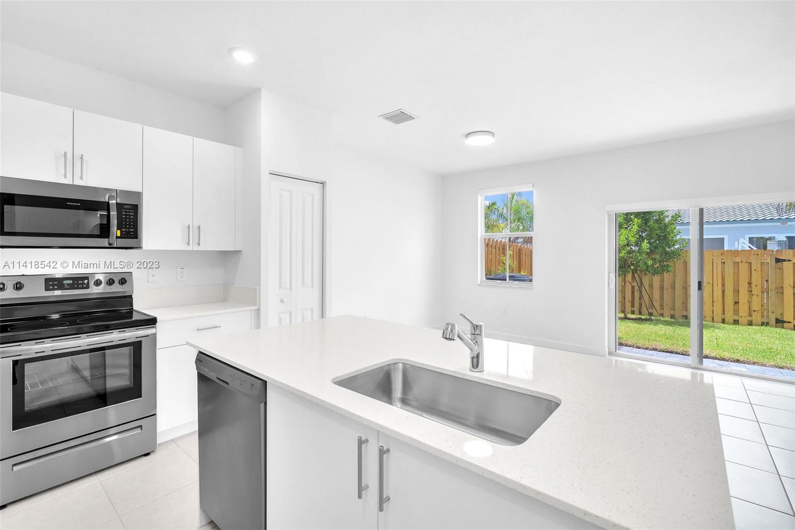 SUNSET TRAILS - Residential Lease