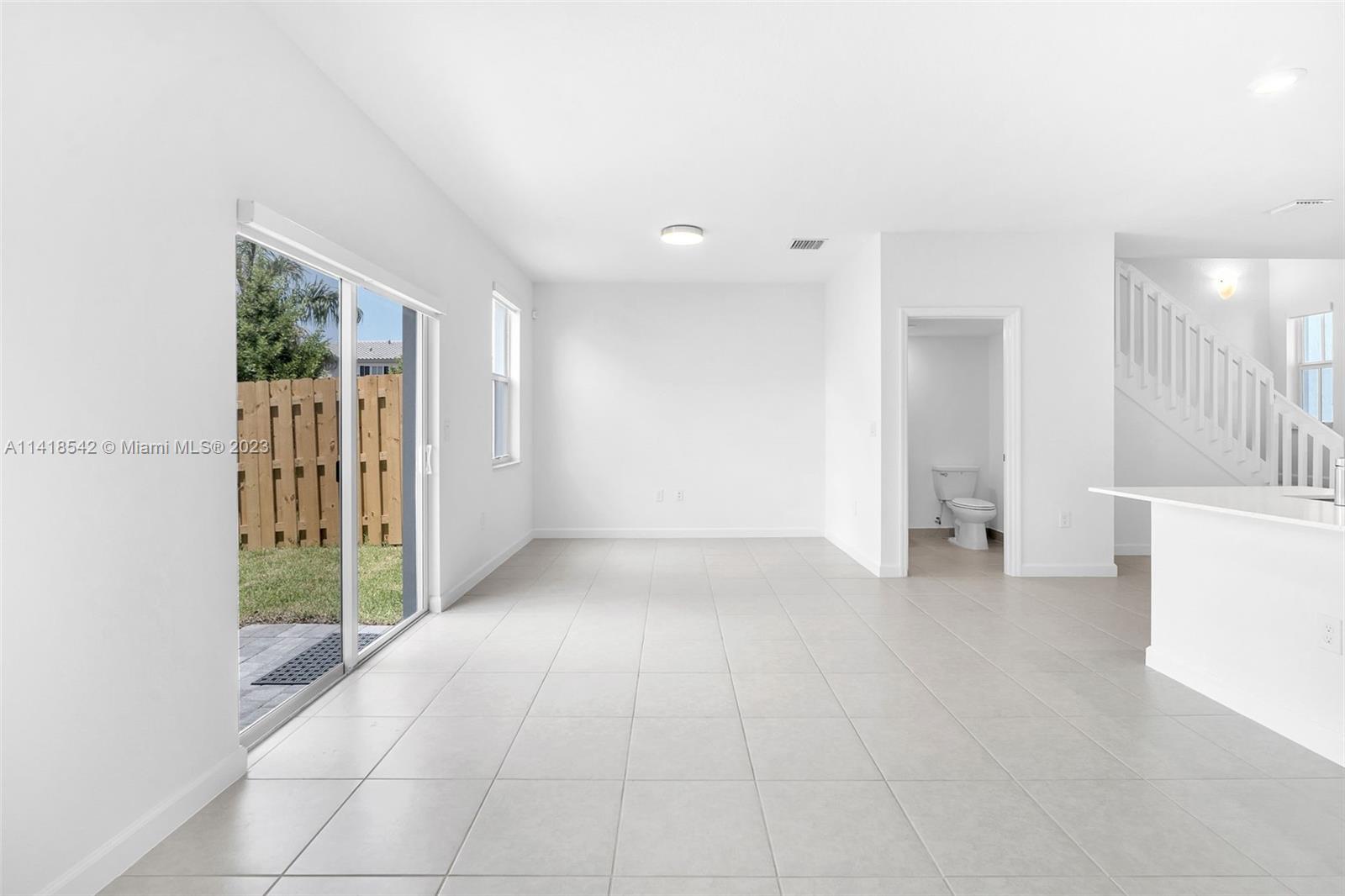 SUNSET TRAILS - Residential Lease