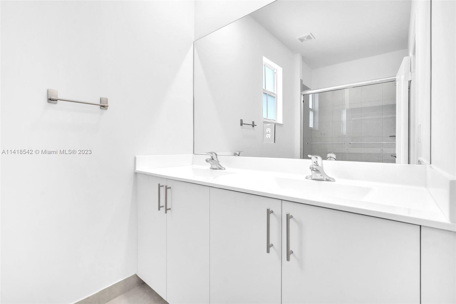 SUNSET TRAILS - Residential Lease