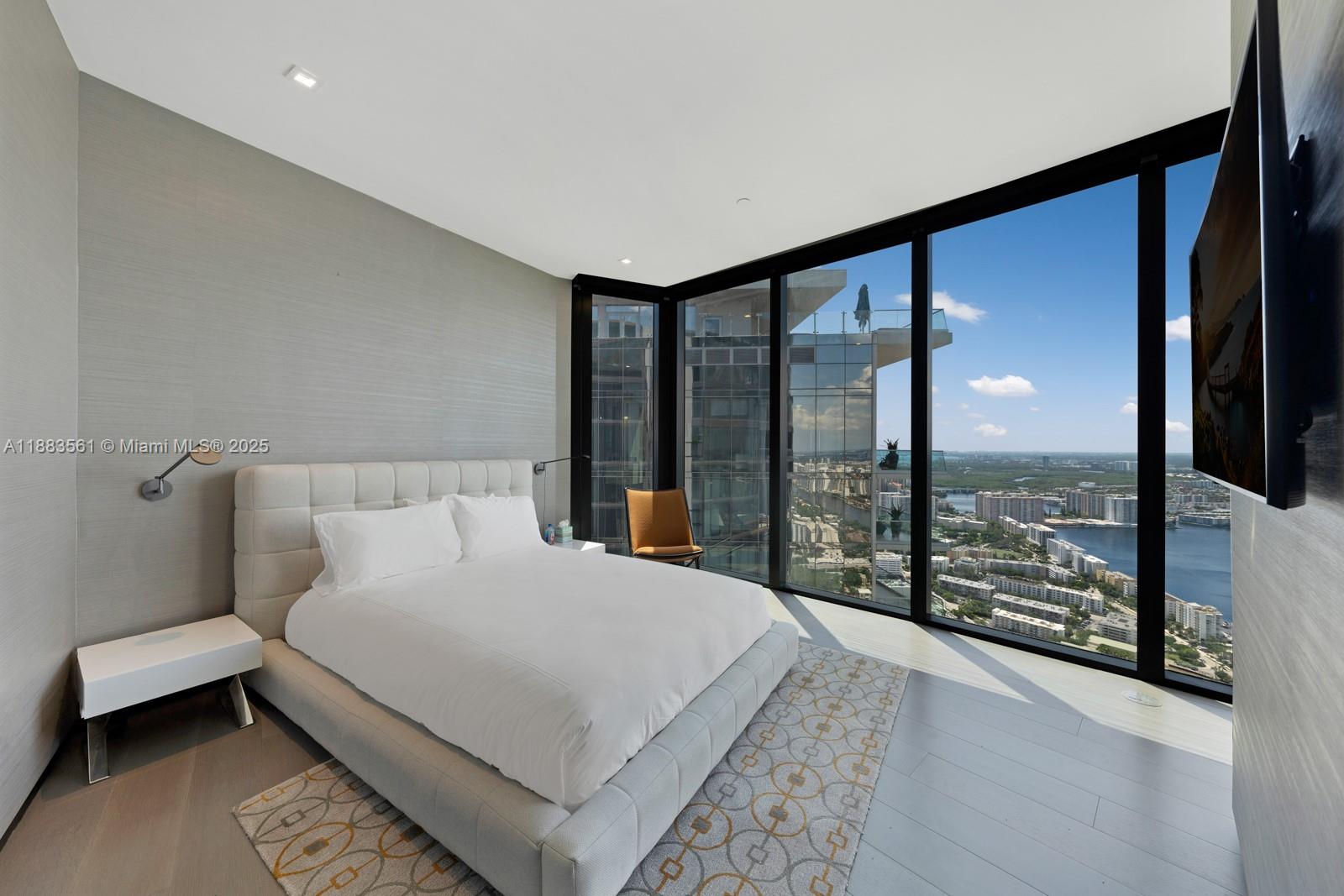 18555 COLLINS AVENUE COND - Residential