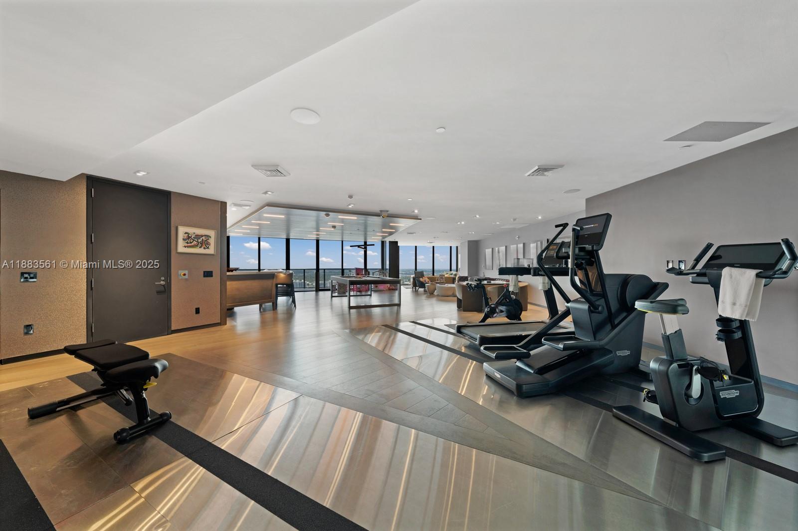 18555 COLLINS AVENUE COND - Residential