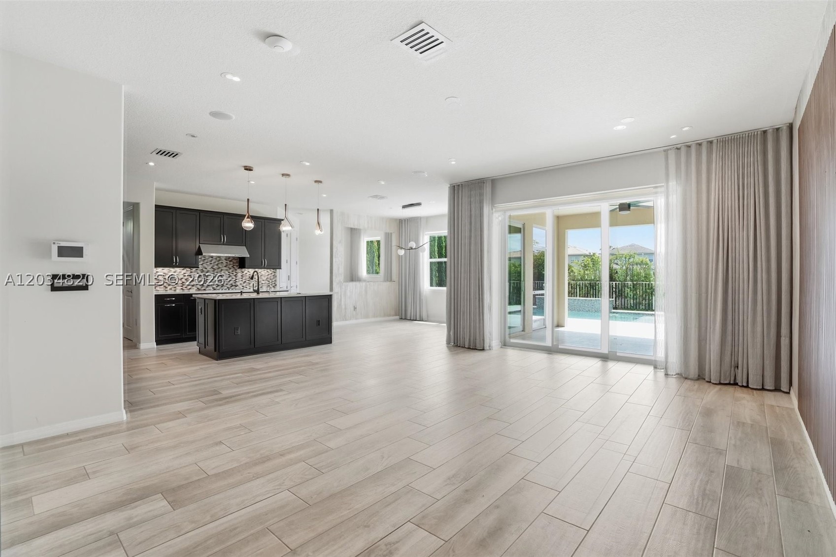 HILLCREST COUNTRY CLUB SO - Residential