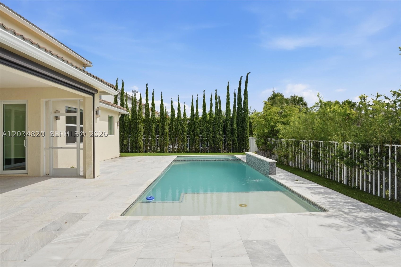 HILLCREST COUNTRY CLUB SO - Residential