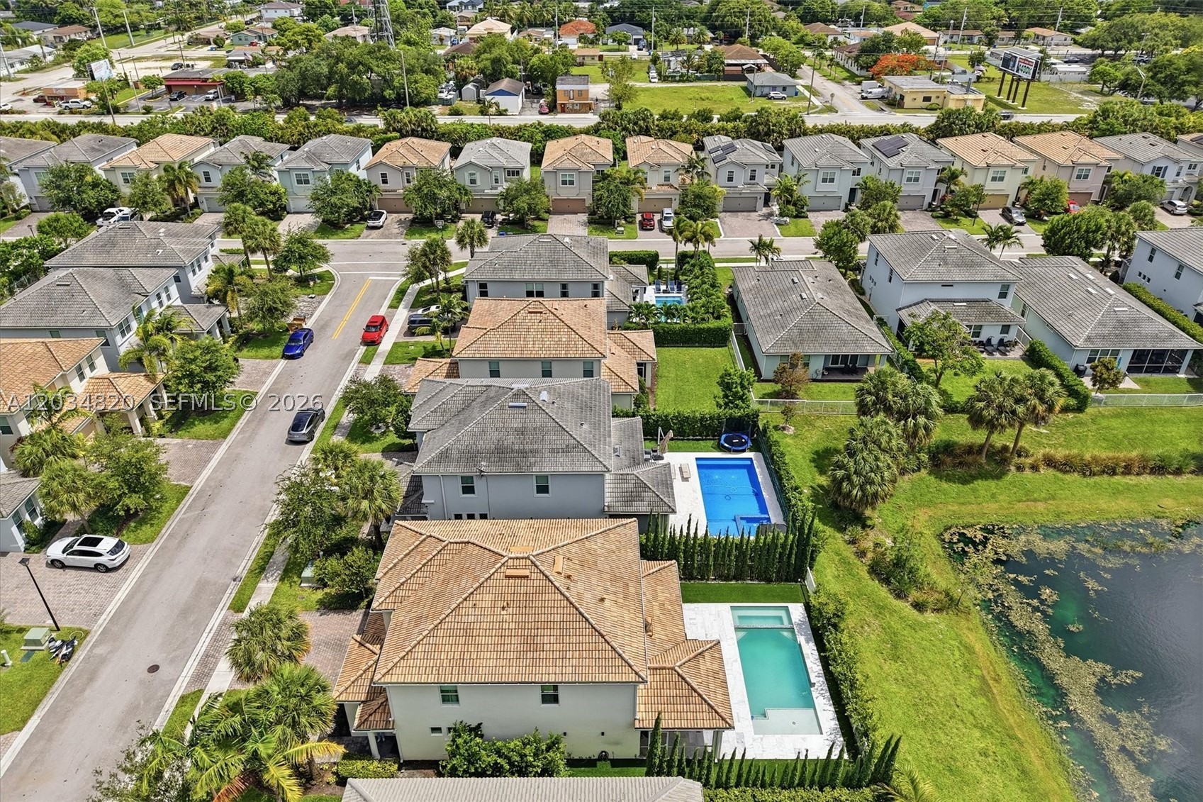 HILLCREST COUNTRY CLUB SO - Residential