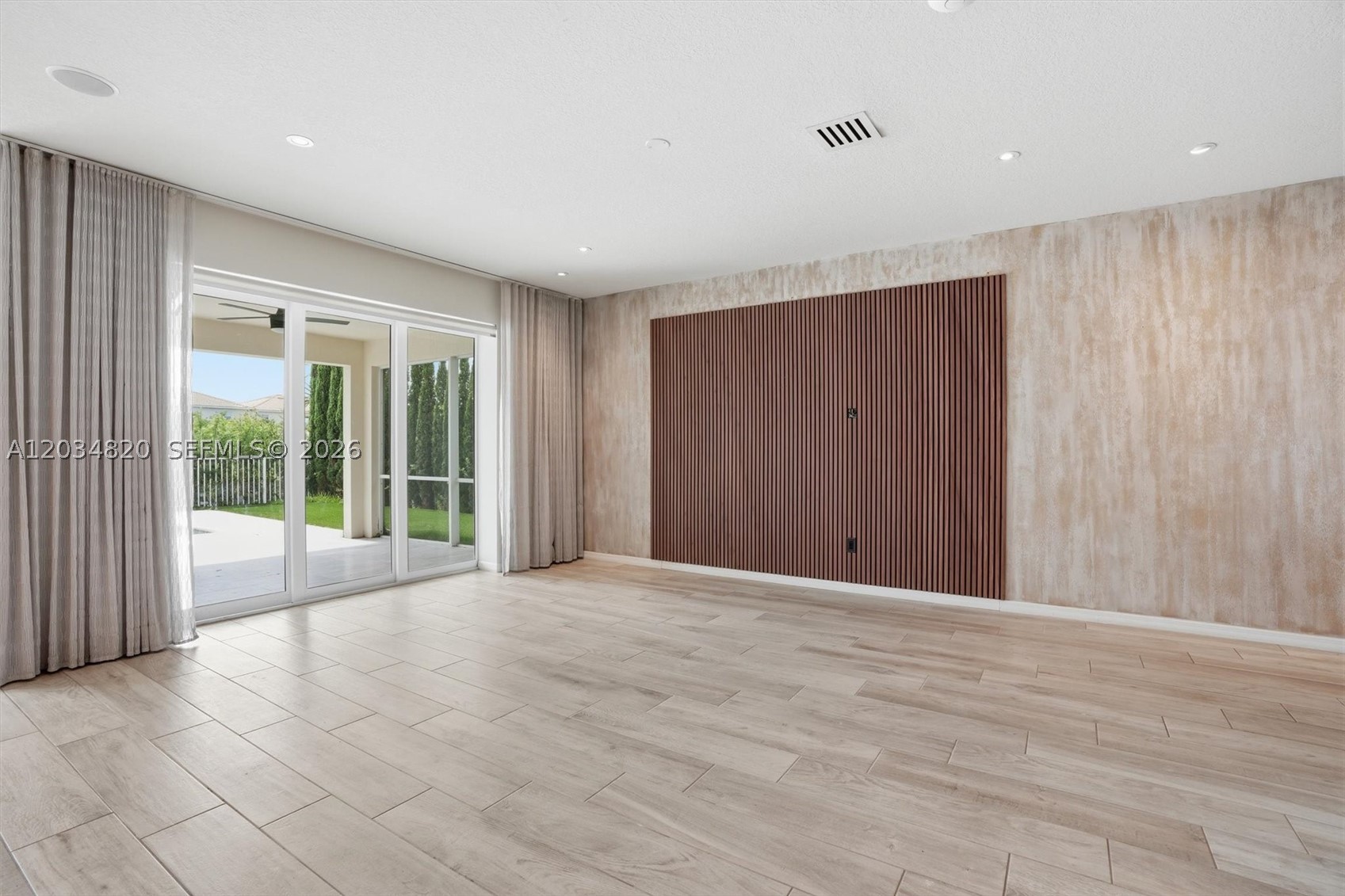 HILLCREST COUNTRY CLUB SO - Residential