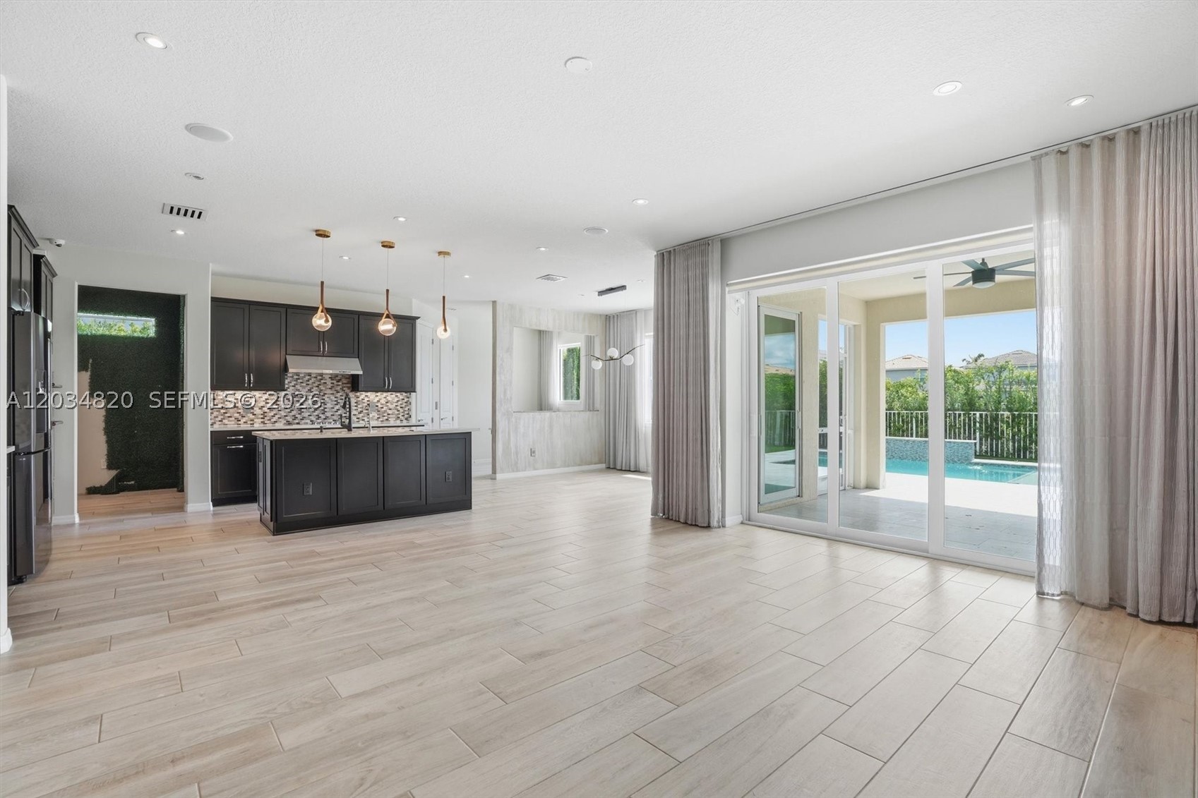 HILLCREST COUNTRY CLUB SO - Residential