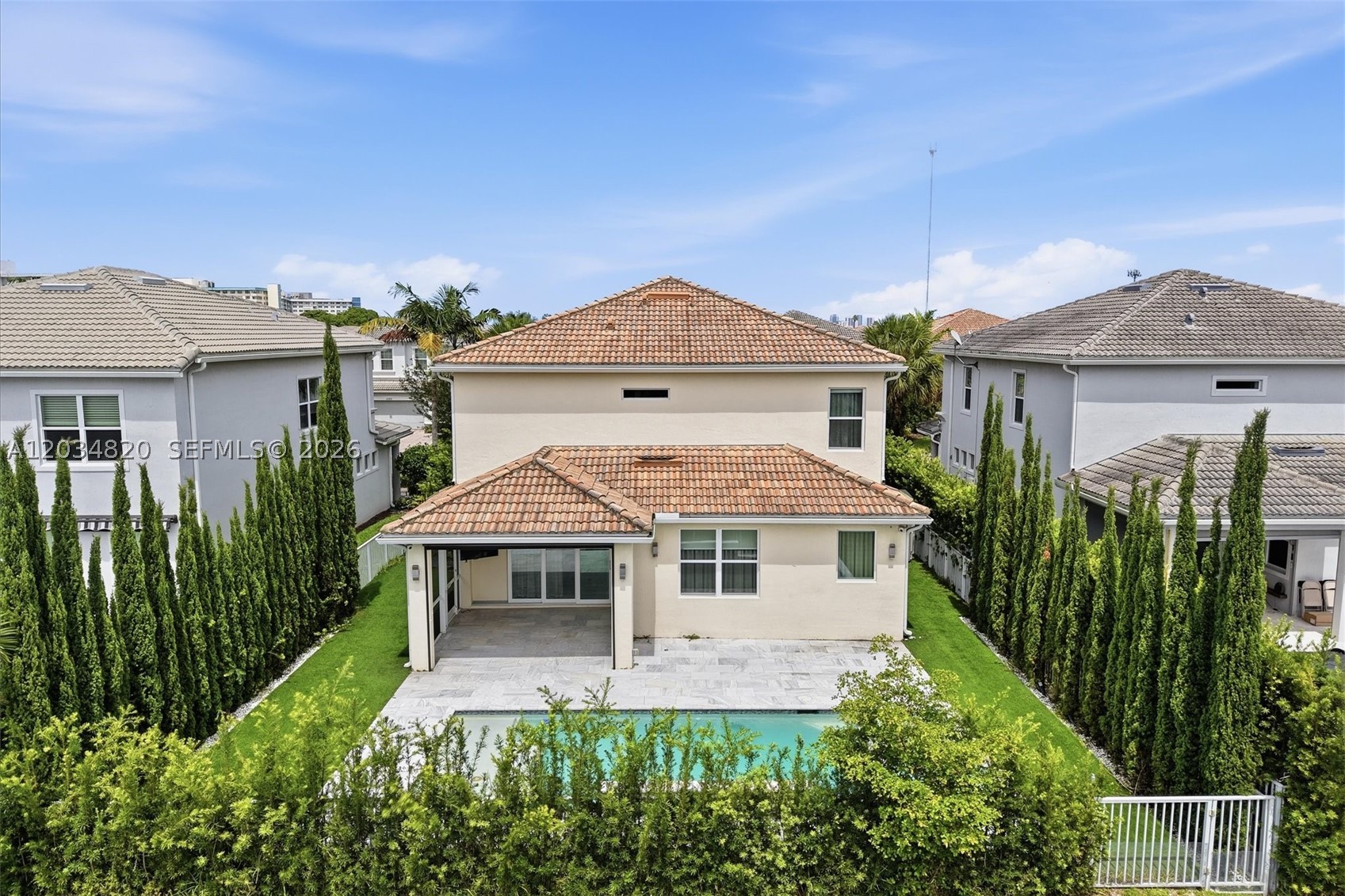 HILLCREST COUNTRY CLUB SO - Residential
