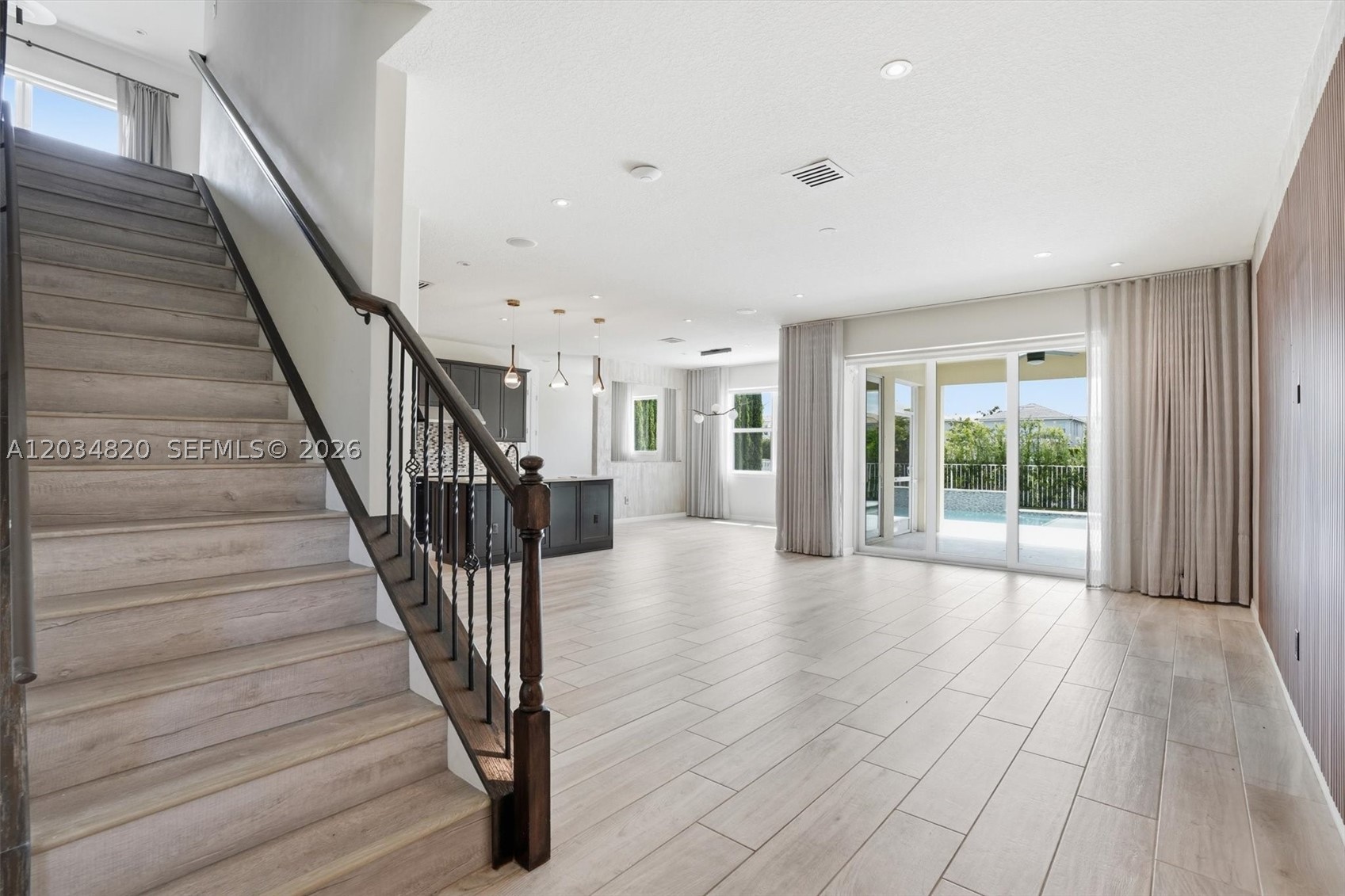 HILLCREST COUNTRY CLUB SO - Residential