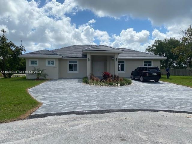 Don’t miss the opportunity to own this beautiful 2021 home featuring 4 bedrooms, 2 full bathrooms, and 1 half bath, located in a quiet area of Homestead. The property offers modern windows and doors, an updated kitchen, and stainless-steel appliances throughout.
This property features an independent 1 bedroom and 1 bathroom suite, perfect for extended family or guests. A great opportunity for buyers looking to have a family member live independently while still being at home