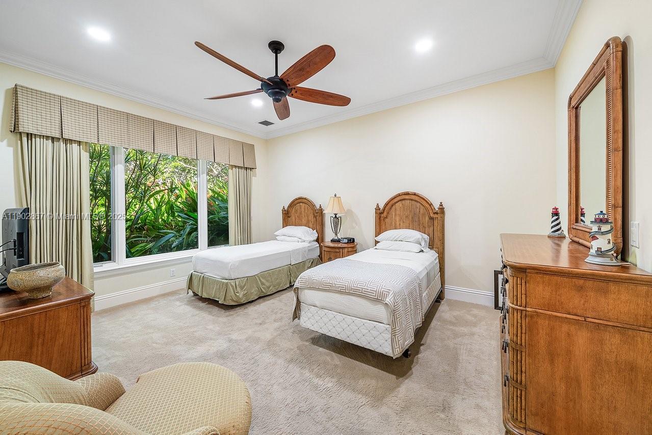 ADMIRALS COVE - Residential