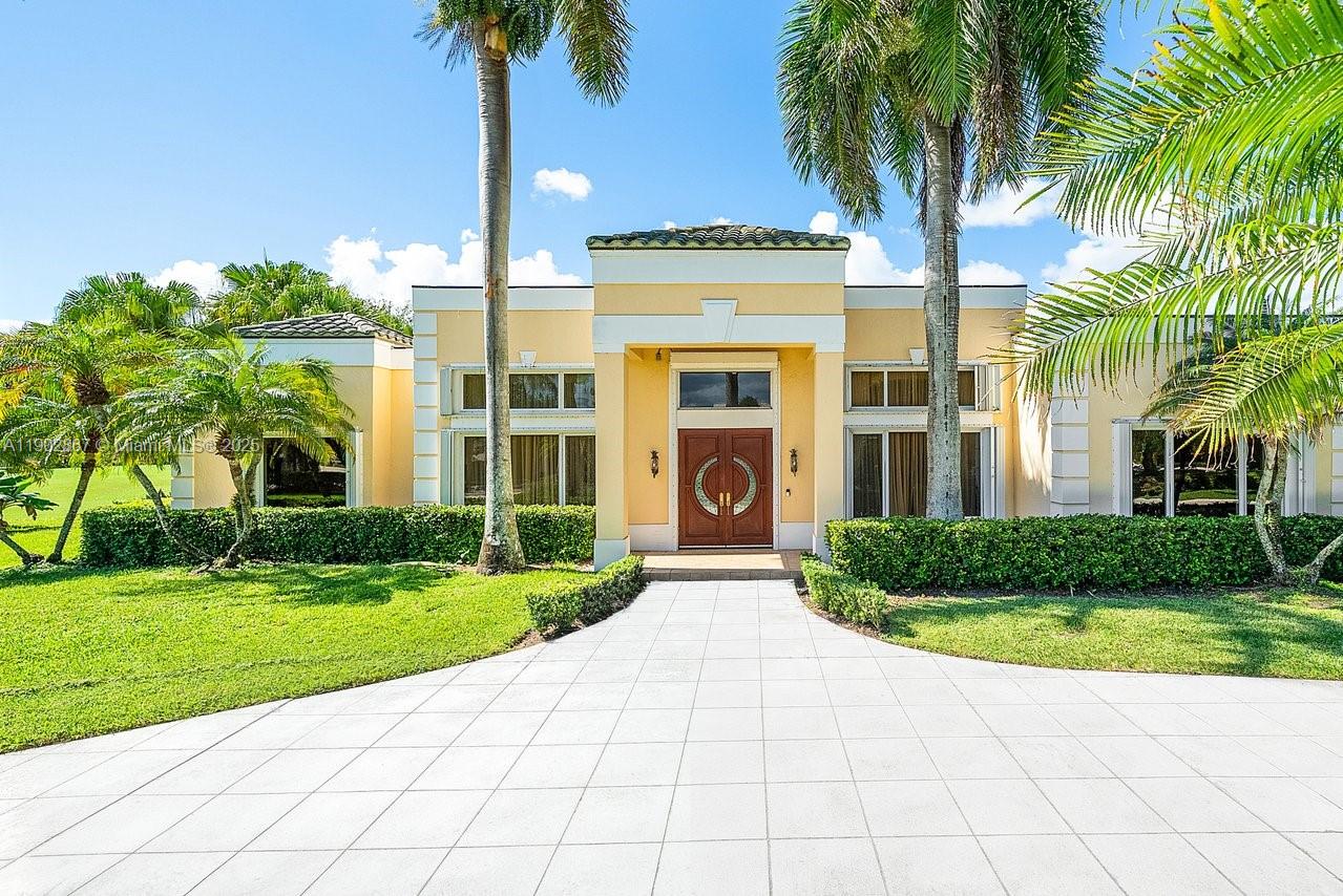 ADMIRALS COVE - Residential
