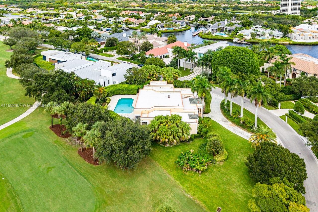 ADMIRALS COVE - Residential
