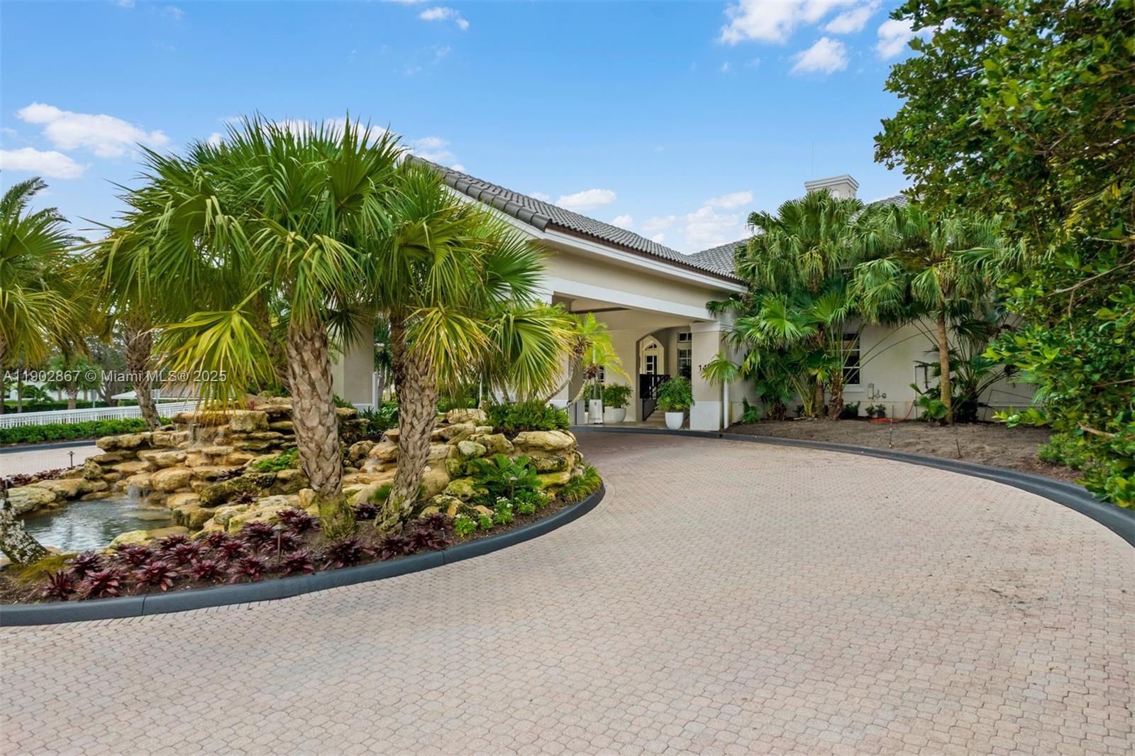 ADMIRALS COVE - Residential