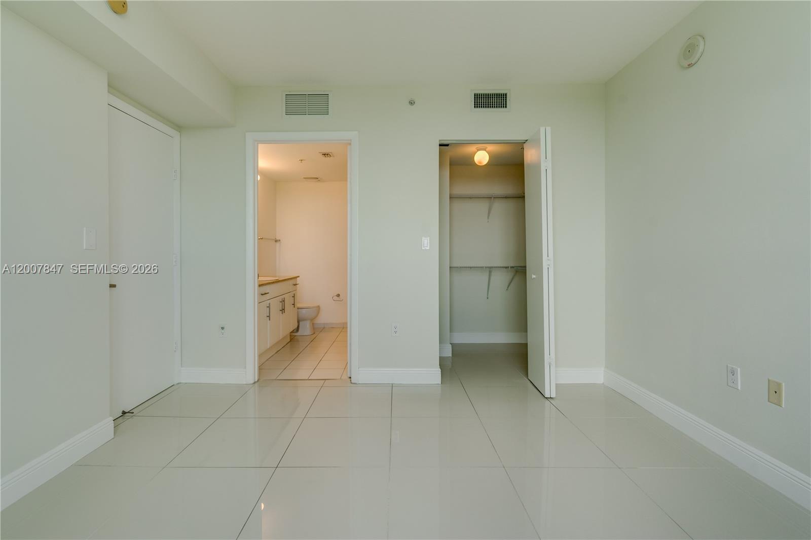 TERRAZAS RIVERPARK VILLAG - Residential