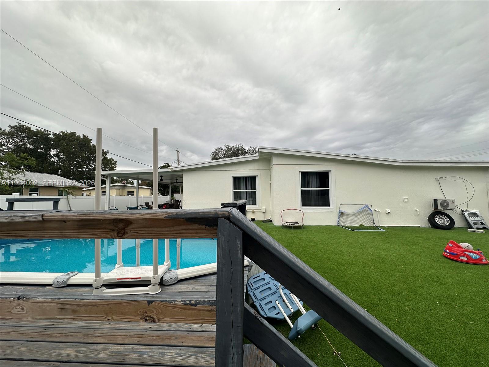 SILVER LAKE - Residential