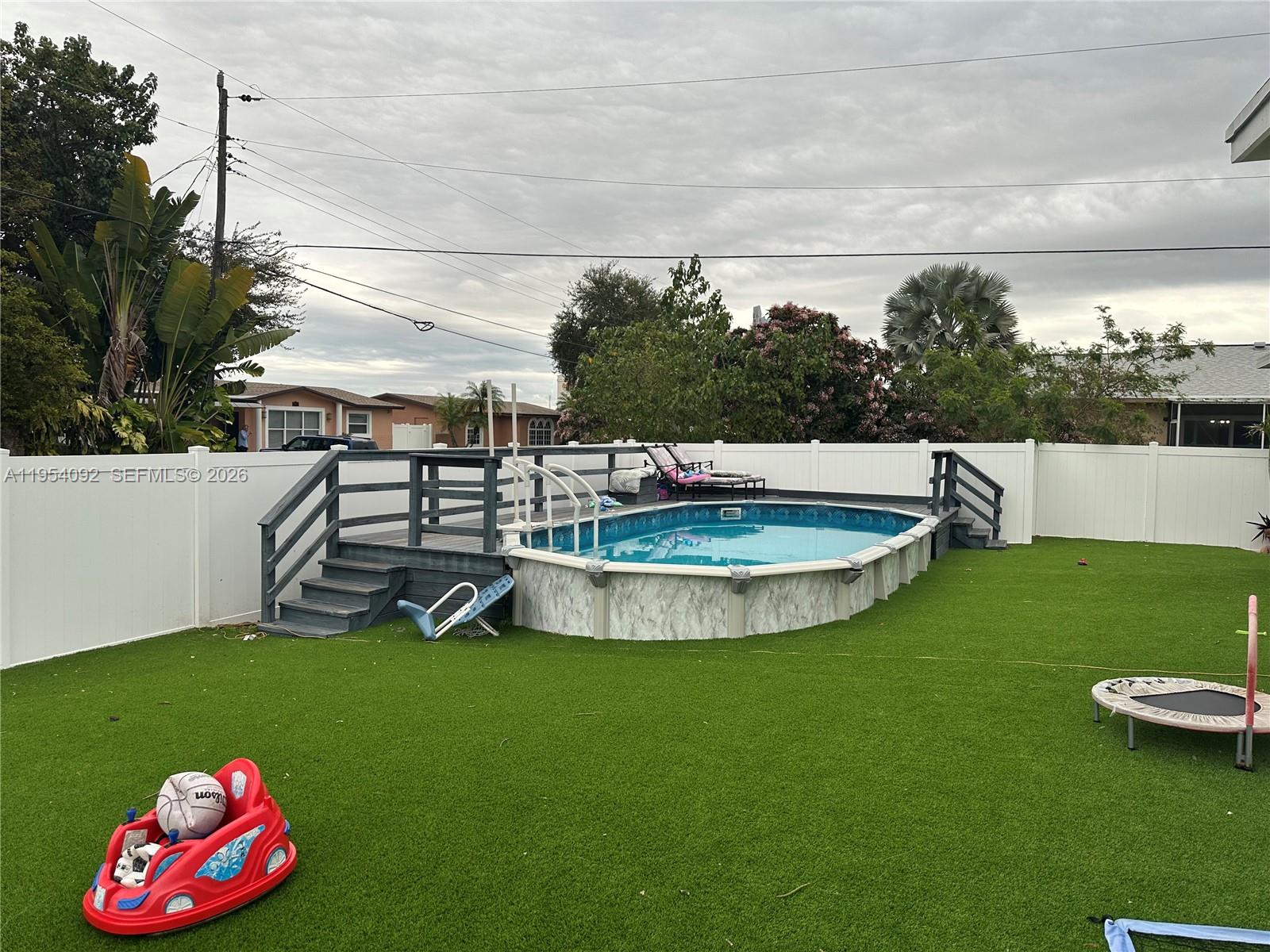 SILVER LAKE - Residential