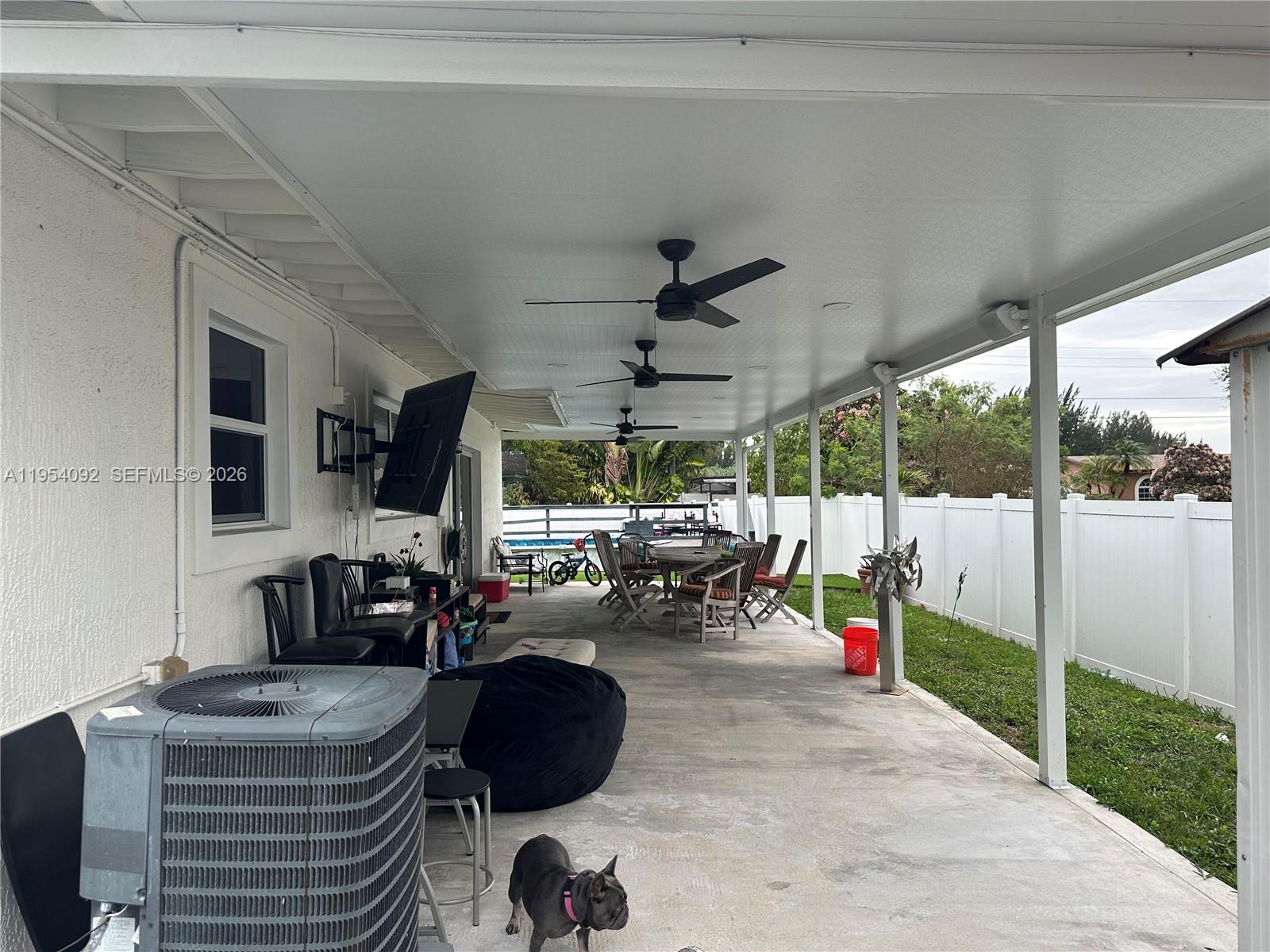 SILVER LAKE - Residential