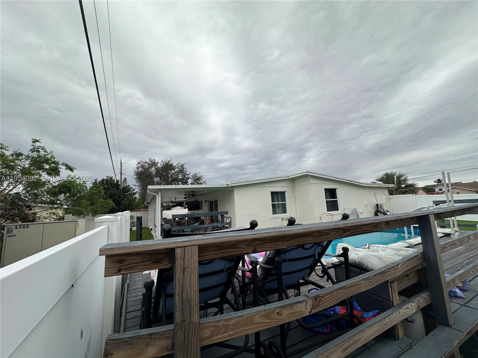 SILVER LAKE - Residential