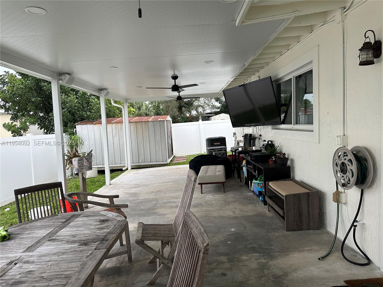 SILVER LAKE - Residential