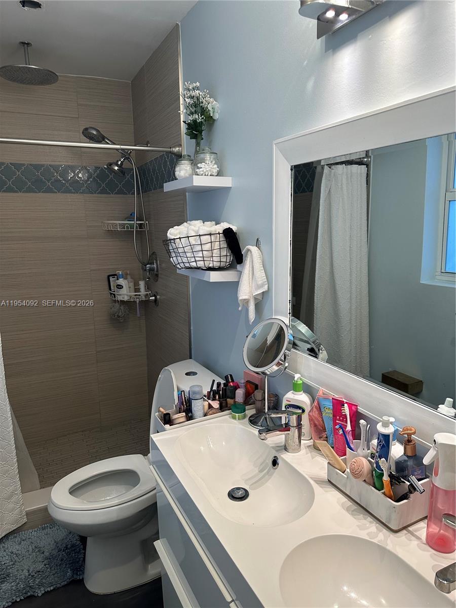 SILVER LAKE - Residential