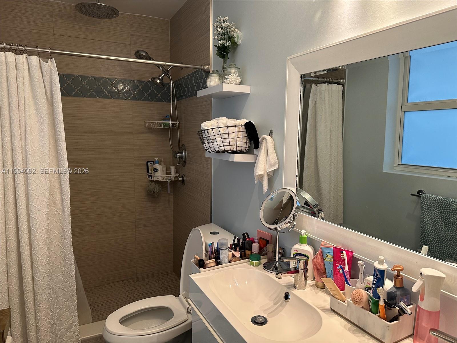 SILVER LAKE - Residential