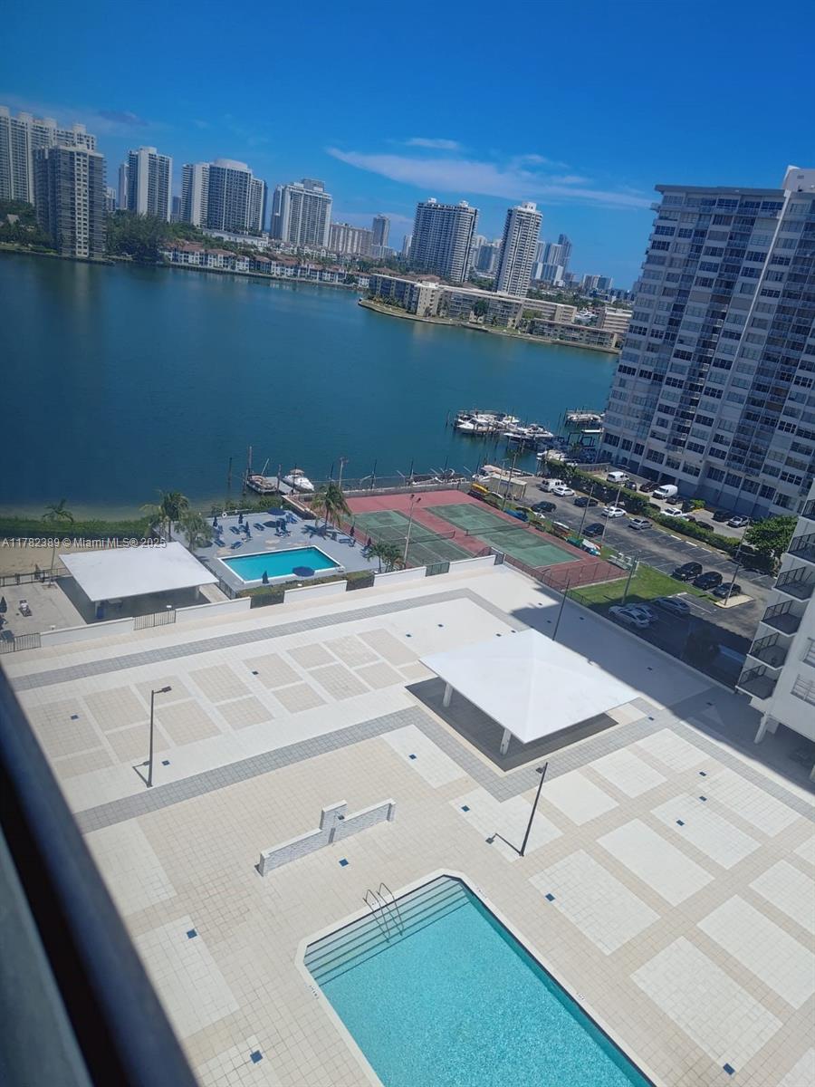 COMMODORE PLAZA CONDO - Residential