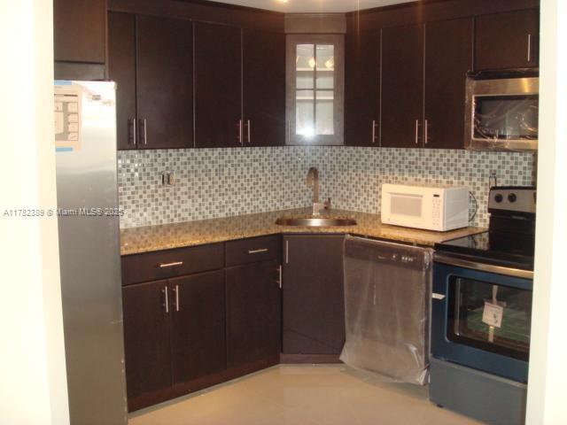 COMMODORE PLAZA CONDO - Residential