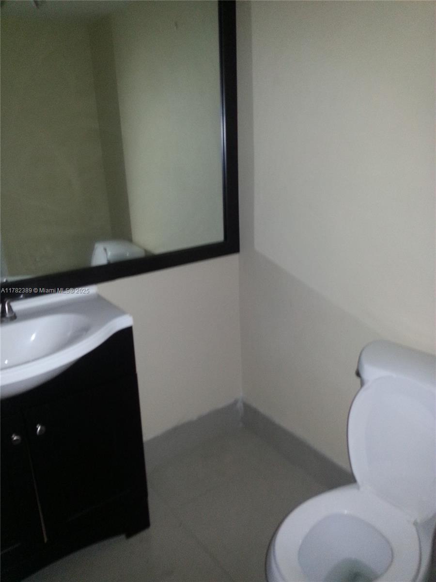 COMMODORE PLAZA CONDO - Residential