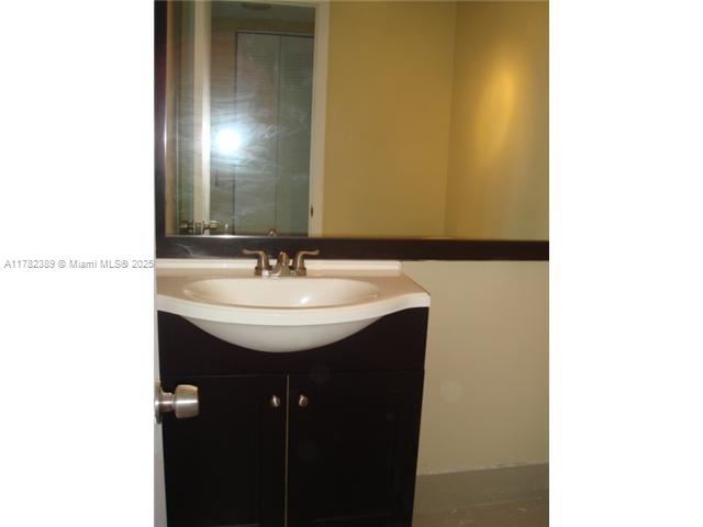 COMMODORE PLAZA CONDO - Residential