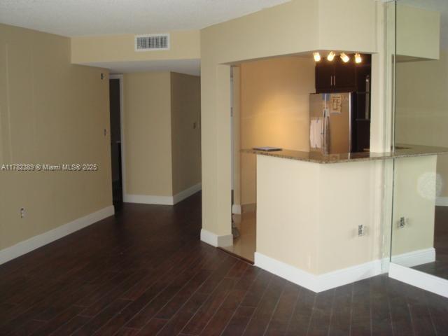COMMODORE PLAZA CONDO - Residential