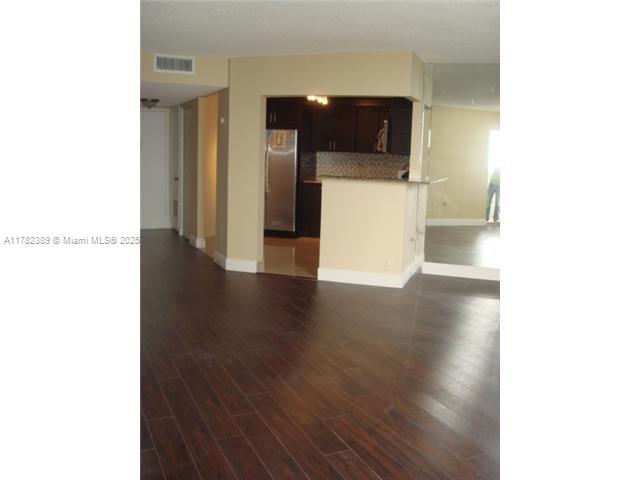COMMODORE PLAZA CONDO - Residential