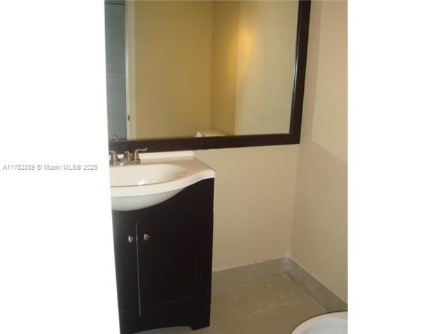 COMMODORE PLAZA CONDO - Residential