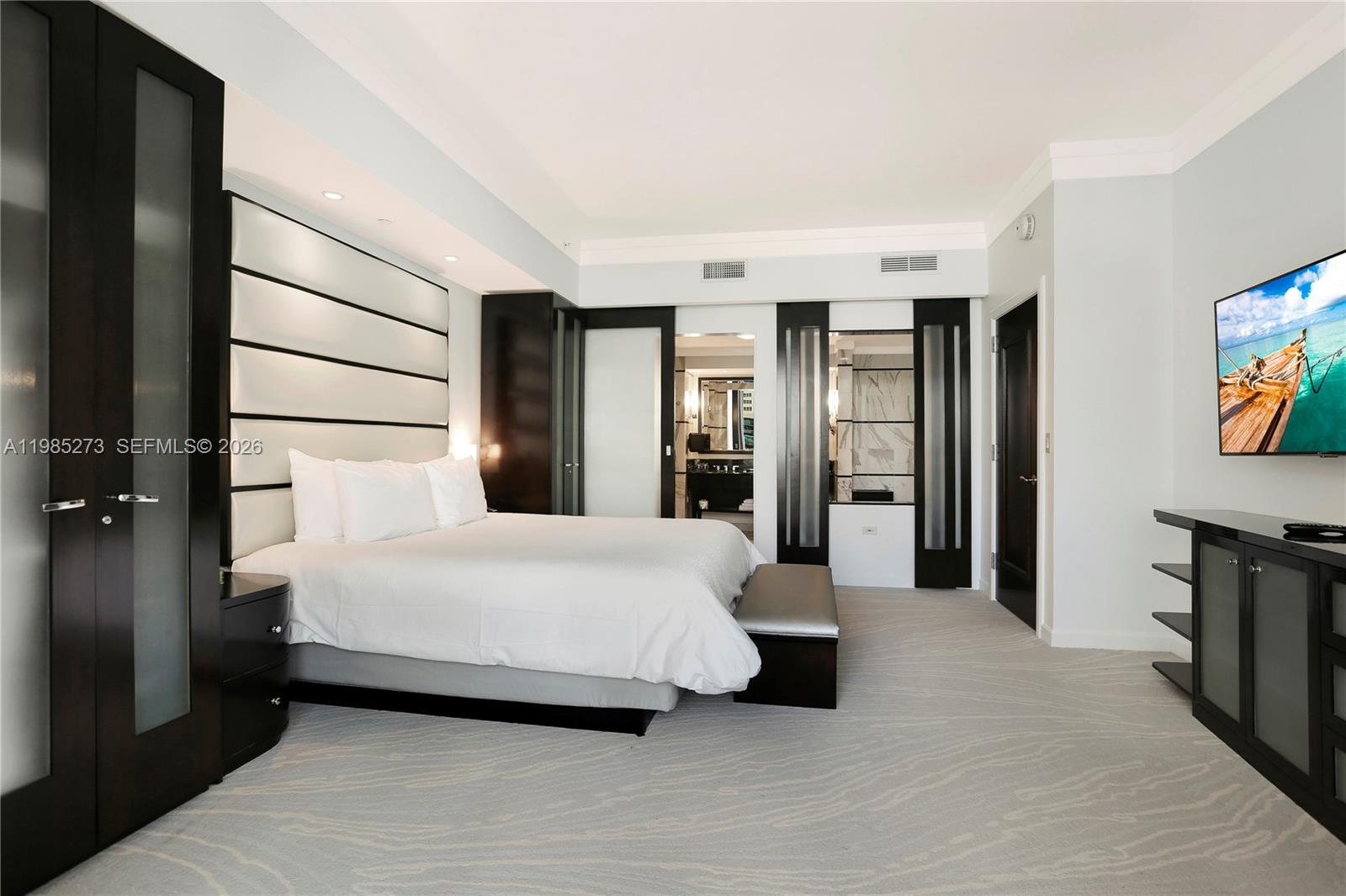 FONTAINEBLEAU III - Residential