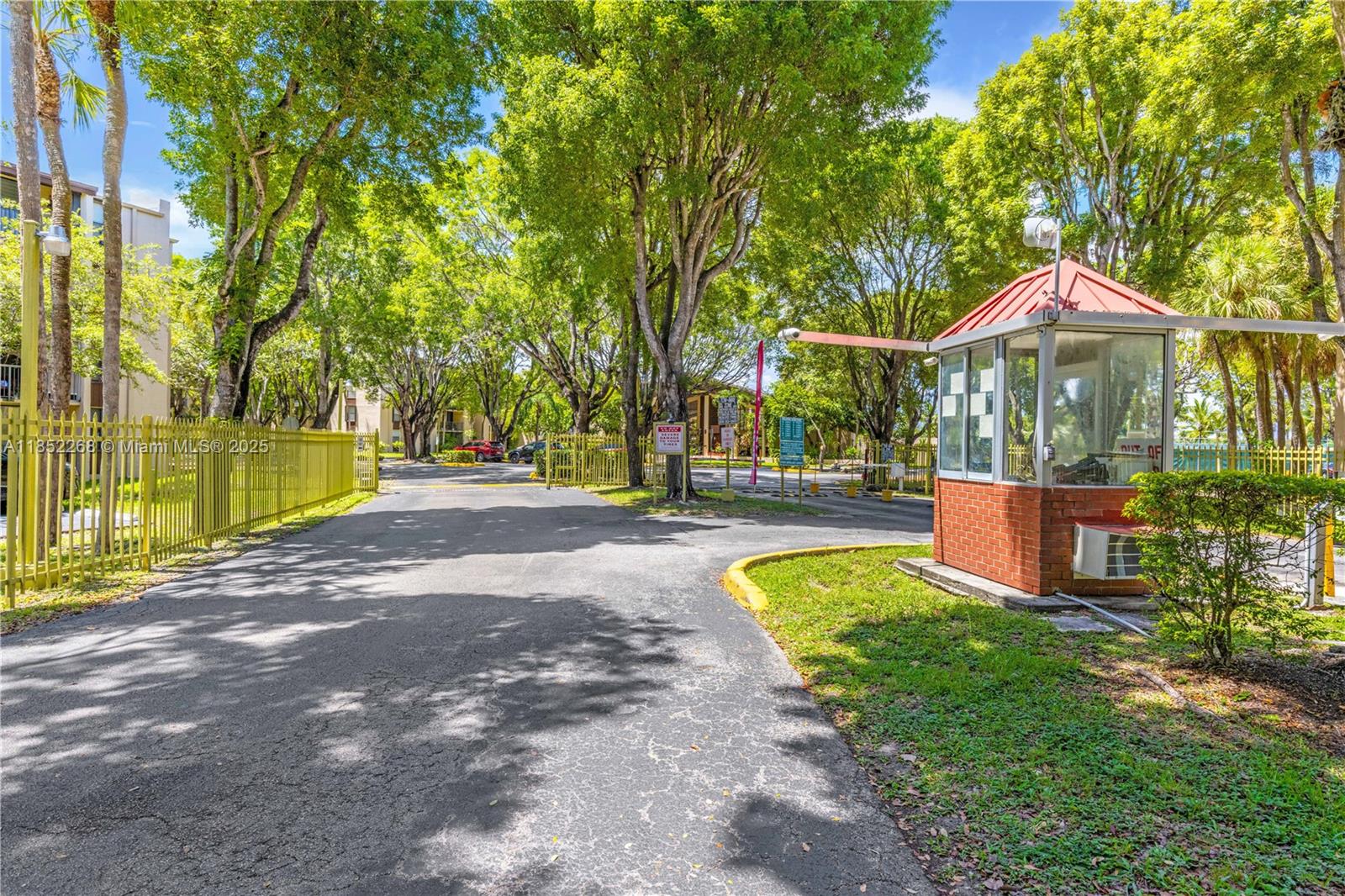PROMENADE AT KENDALE LAKE - Residential