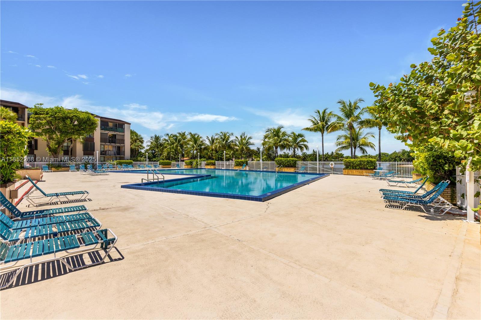 PROMENADE AT KENDALE LAKE - Residential
