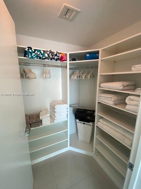 MINT CONDOMINIUM - Residential Lease