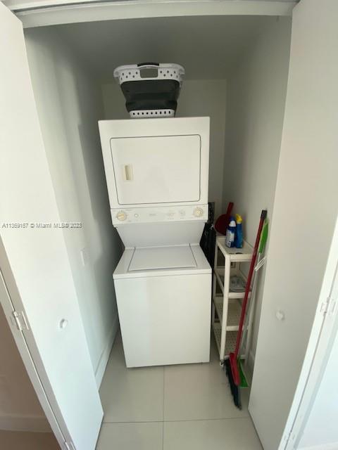 MINT CONDOMINIUM - Residential Lease