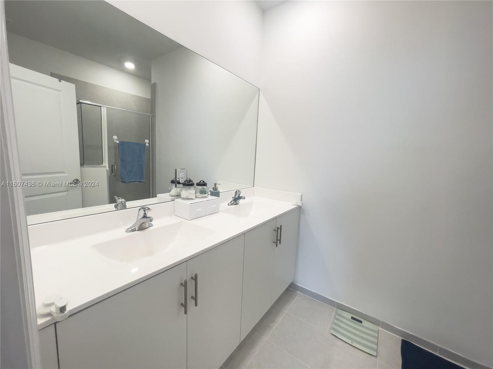 PINE ISLE - Residential Lease