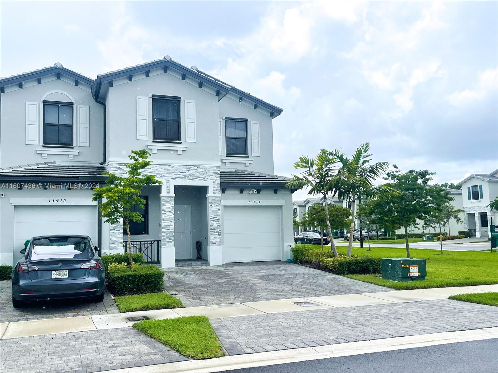 Amazing corner home, 4 bed / 2.5 bath brand new townhome in the new construction community. Open spaces, dinning room, Florida room, a modern and bright white kitchen with a beautiful quartz counter top and stainless steel appliances. Garage for one car, parking space in front of the house for three cars. Fully fenced, nice patio to enjoy barbeque times. Close to main roads and freeways. Minutes away from retail stores, main freeways, great restaurants, outlet malls, and great schools at all levels. Five minutes from the Baptist hospital. Low crime rate, very secure and safe community. 1 Month Rent and 1 Month deposit to move in. (Amenities of  the Club house are not included, there is an extra fee of $140 to use these amenities. Washer and dryer not included just the hook-ups).