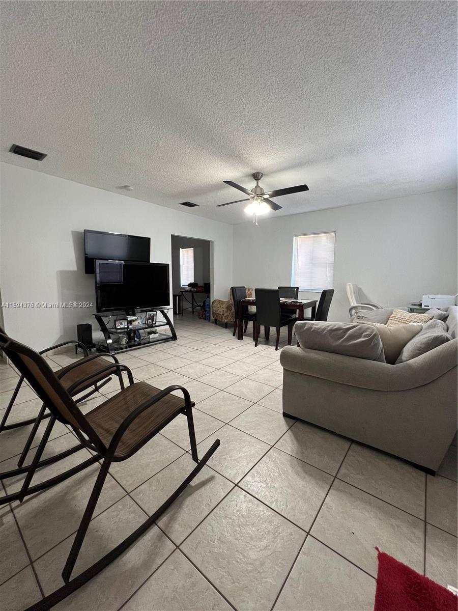 HIALEAH 11TH ADDN - Residential Income