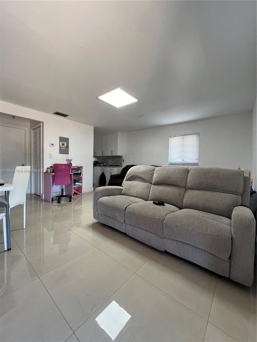 HIALEAH 11TH ADDN - Residential Income