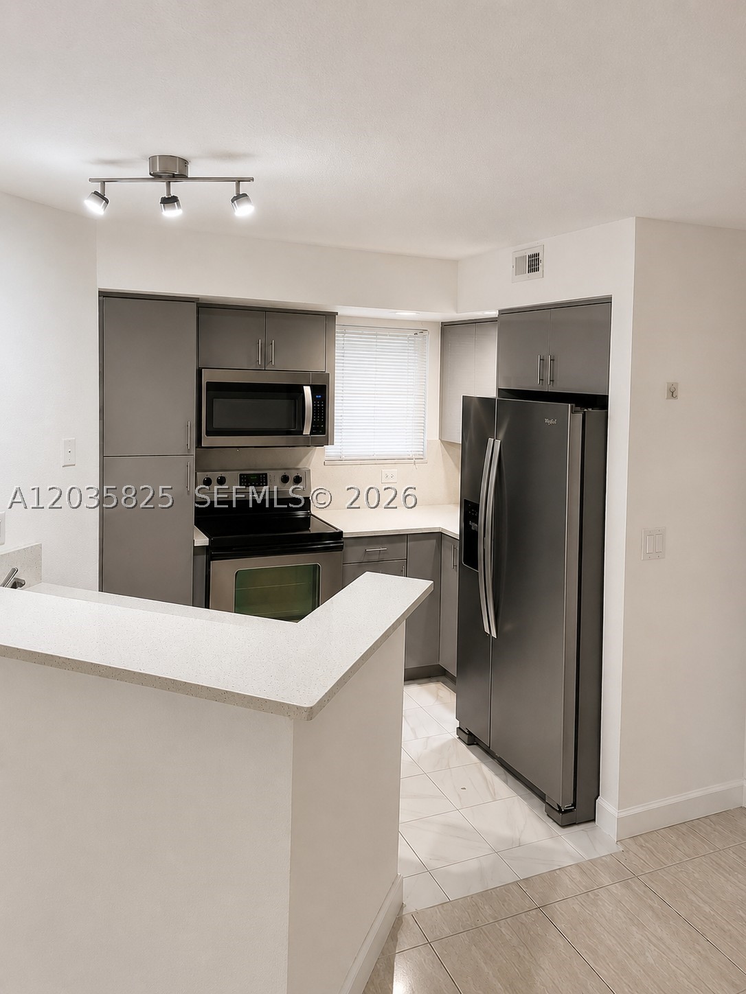 ISLES AT LAGO MAR CONDO - Residential Lease