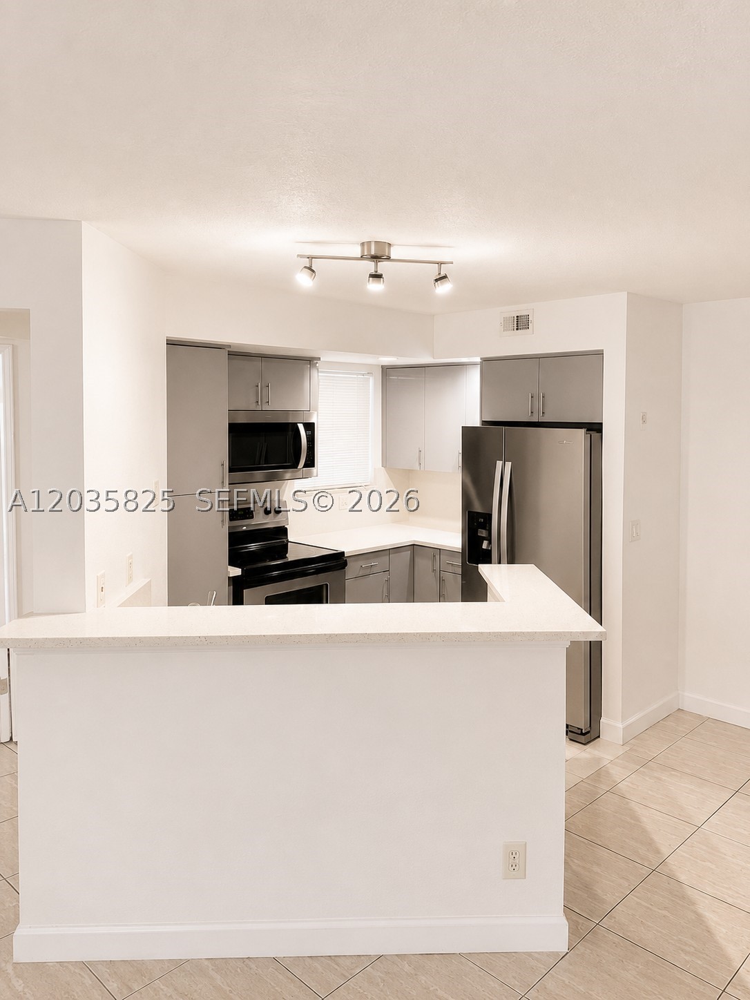 ISLES AT LAGO MAR CONDO - Residential Lease