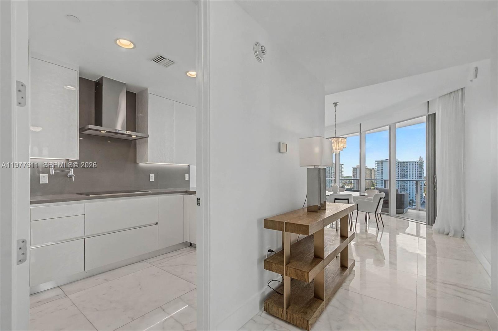 CHATEAU BEACH - Residential