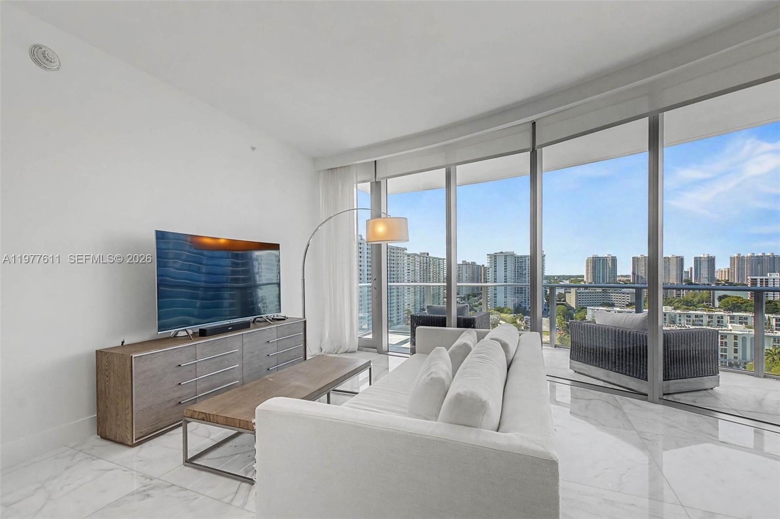 CHATEAU BEACH - Residential