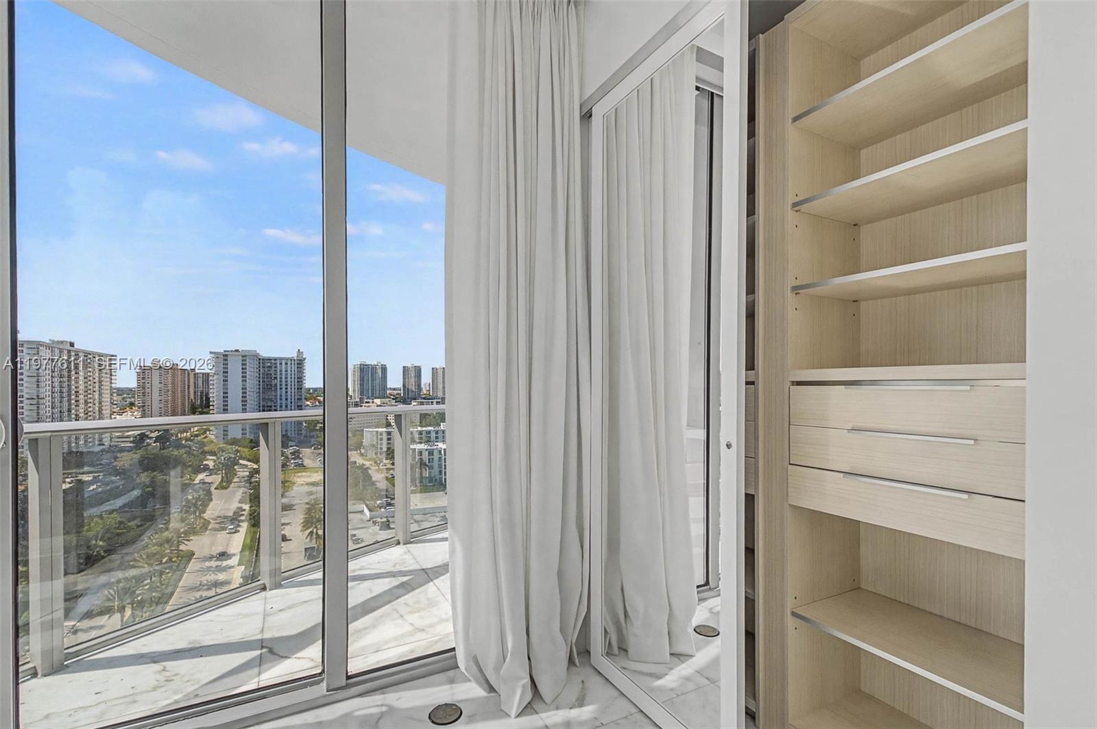 CHATEAU BEACH - Residential